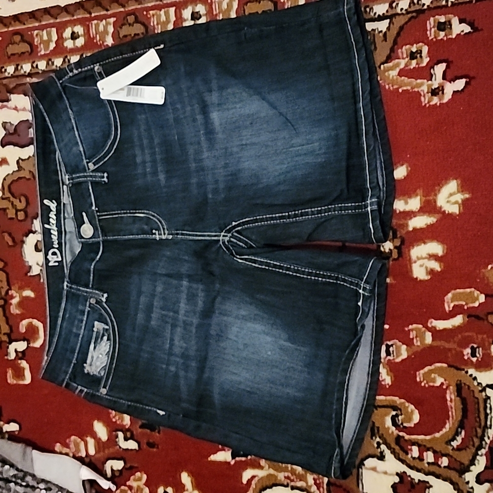 Brand New Women Shorts, 16W